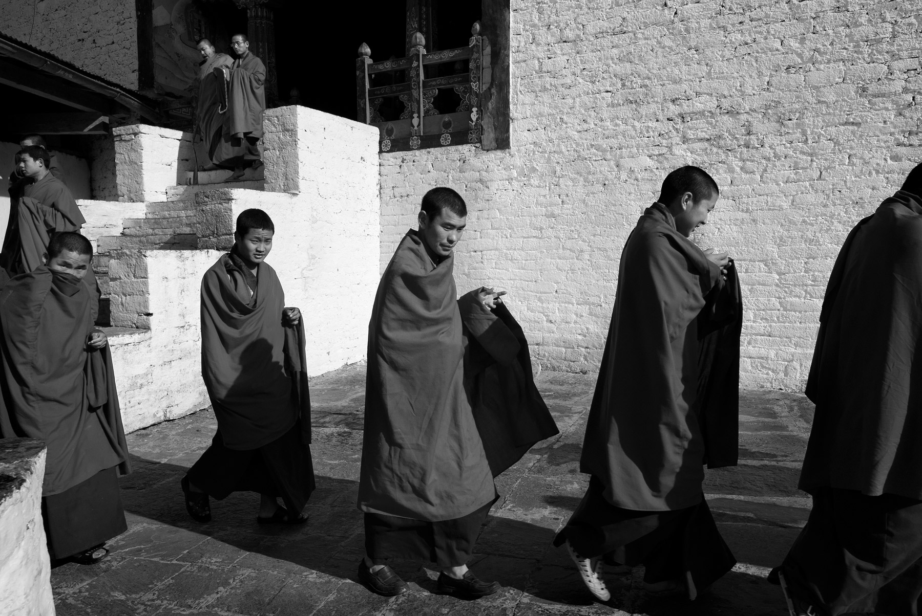 JoshuaBright_Bhutan_Bhutanese_Happiness_BuddhistMonks_TrongsaDzong