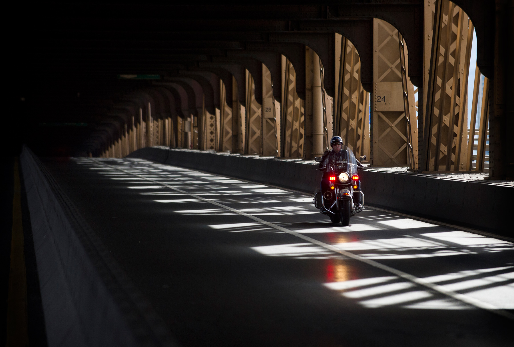 JoshuaBright_NewYorkTimes_NewYork_NewYorkCityMarathon_QueensboroughBridge_PoliceMotorcycle
