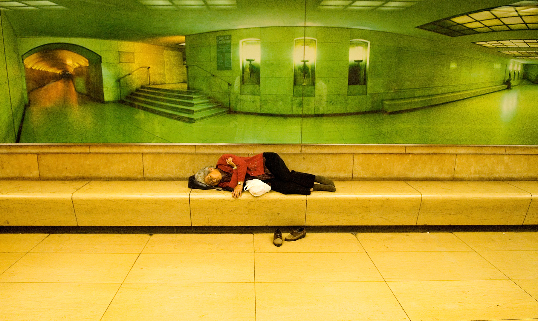 JoshuaBright_Paris_France_ArcDeTriumph_sleepingtourist